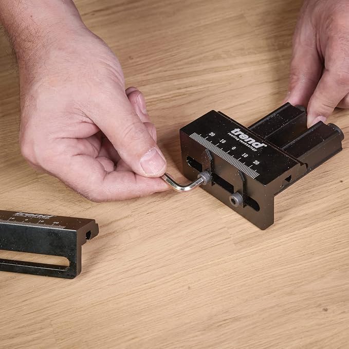 Trend Mini Twin Pocket Hole Jig with HSS Drill Bit & Depth Setting Collar, Square Drive Bit & Pocket Hole Screws Selection, PH/JIG/M